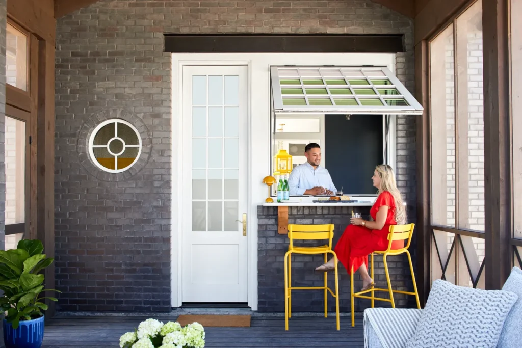 Carlton Landing Pistache Prt Strut Awning window